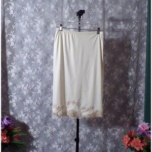 Vintage 70s Midi Half Slip Size Medium 1970s Retro Cream Nylon Lace Knee Length